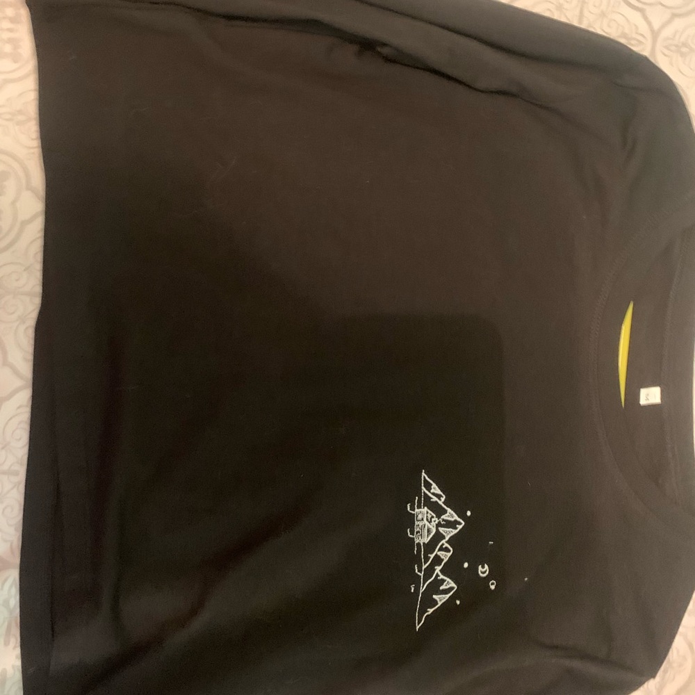 Along sleeve black crop top